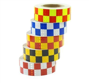 Punane valge ja sinine helkurteip